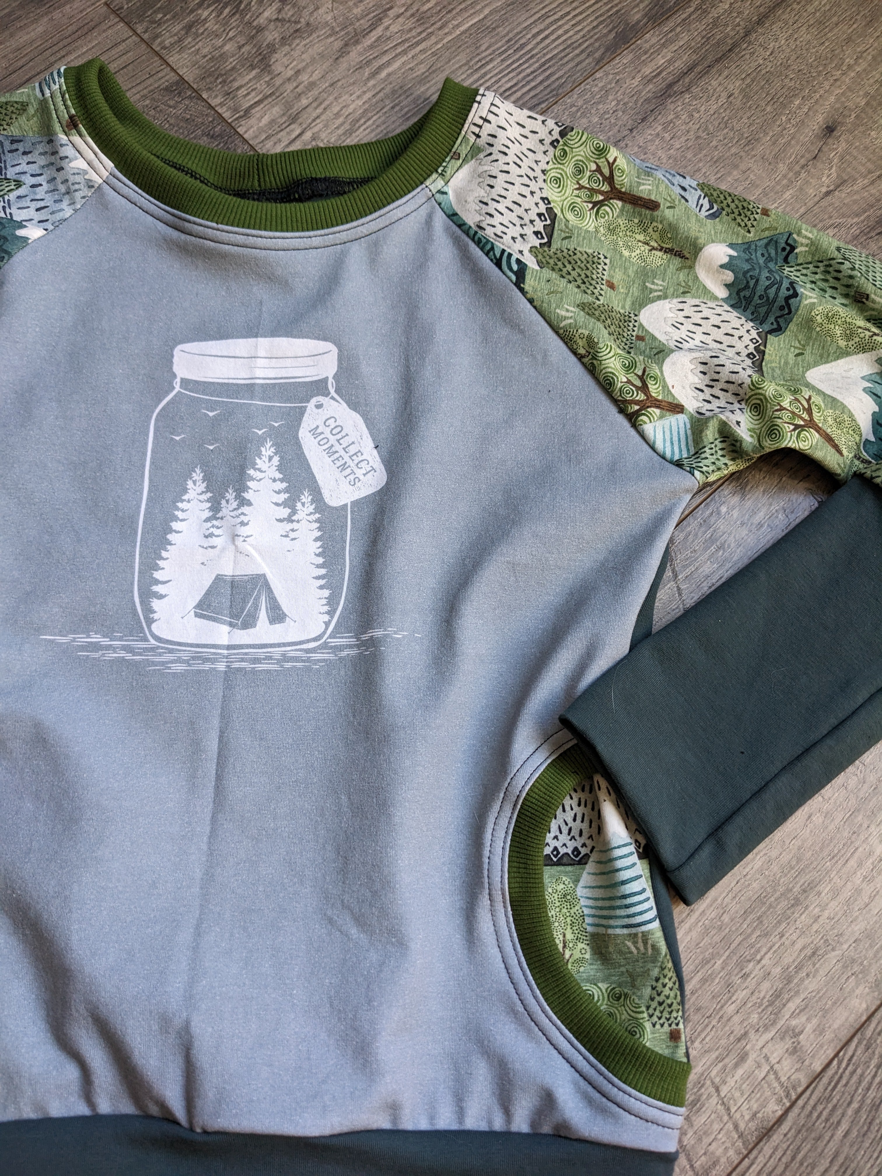 Collect Memories Mountain Pocket Pullover